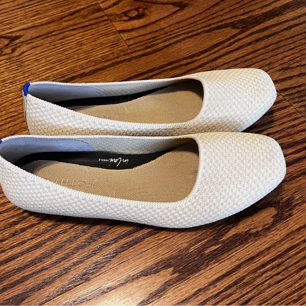 Women's Rothy’s The Max Square
Sandstone Micro Check
Size: 9